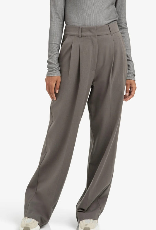 High-Waisted Wide-Leg Trousers in Taupe Grey