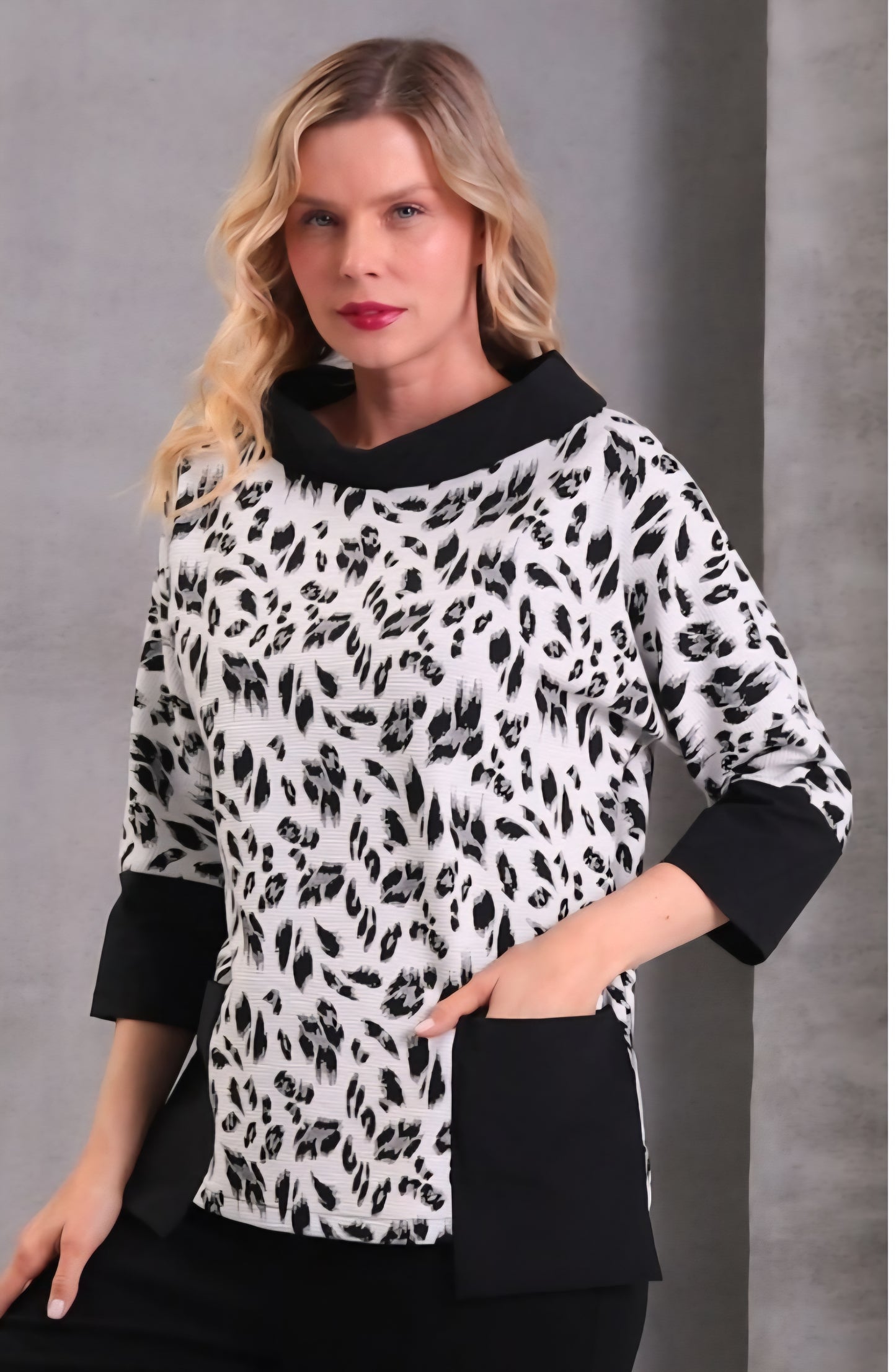 Inco monochrome leopard top